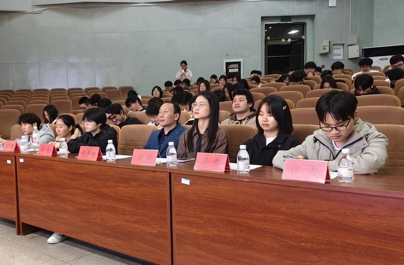 “氢”春开麦 声而不凡——化学与环境工程学院举办2026年“十佳歌手”海选赛