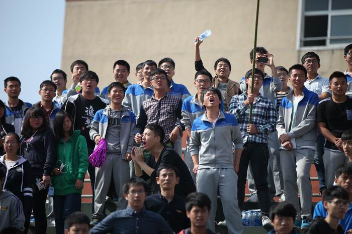 加油助威的观众