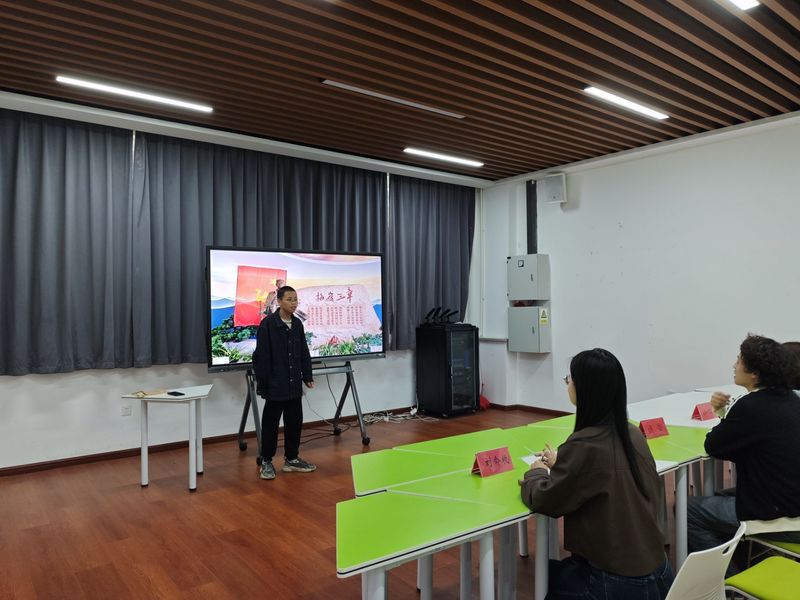 以声传情，以笔明志——化学与环境工程学院开展“诵读红色经典，赓续长征精神”主题诵读写比赛