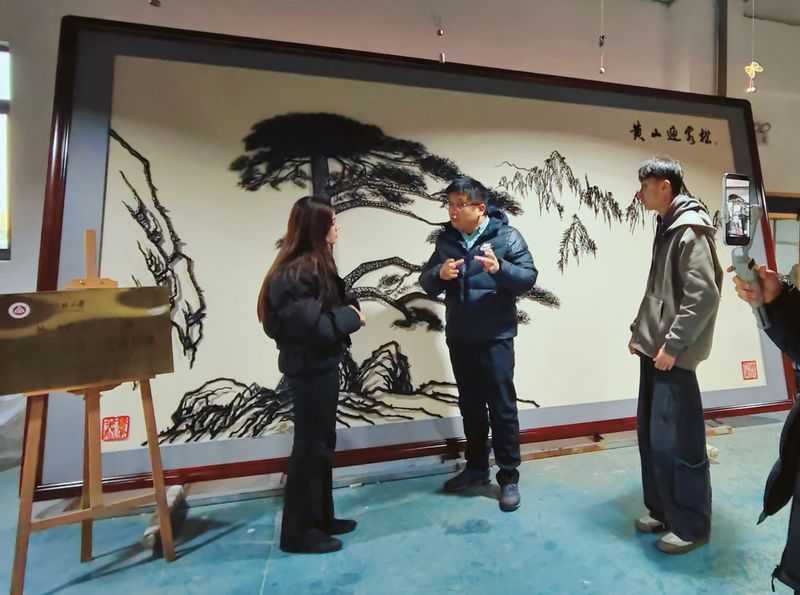 译语传非遗，铁画耀海外—外国语学院助力芜湖铁画“出海”