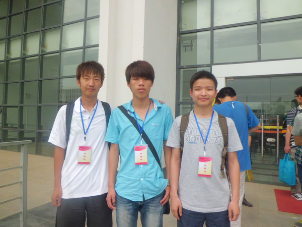 参赛选手：许思维、薛国强、黄子腾