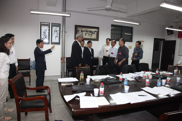 校领导看望人文学院体育学院代表团