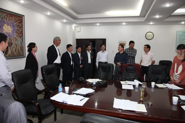 校领导看望电气工程学院代表团