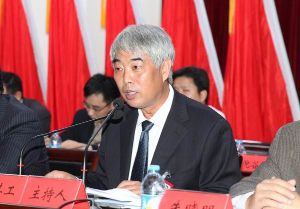 大会由陈其工同志主持