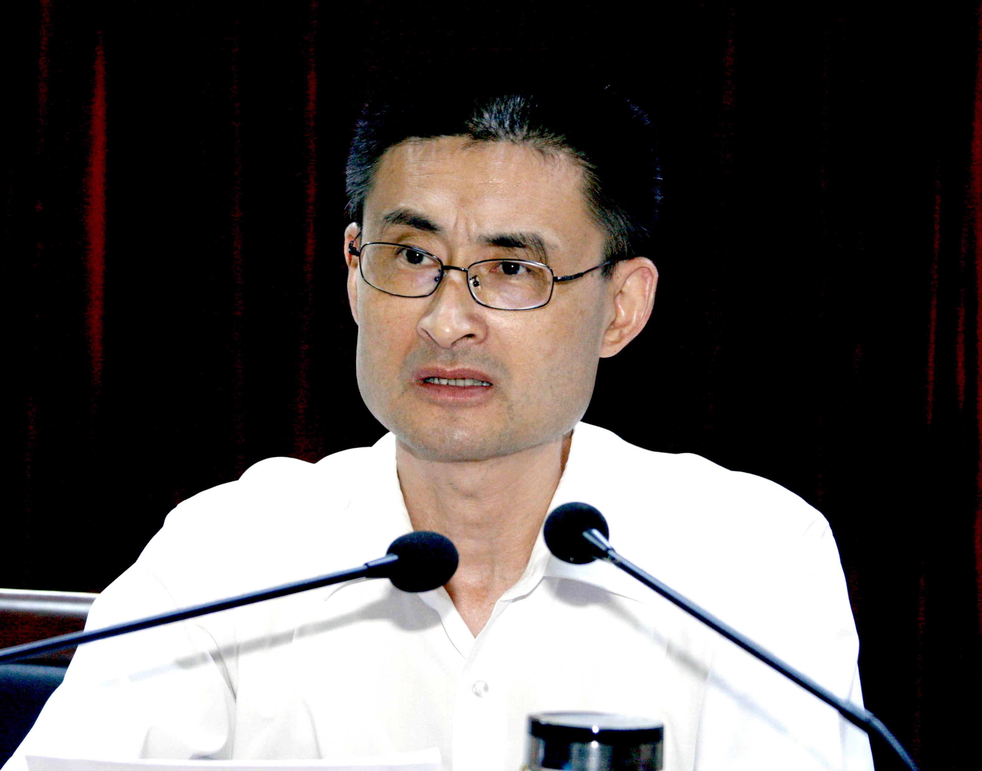 我校召开党的群众路线教育实践活动动员大会