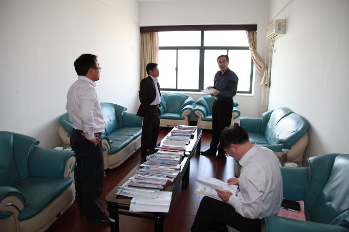 检查组查阅材料